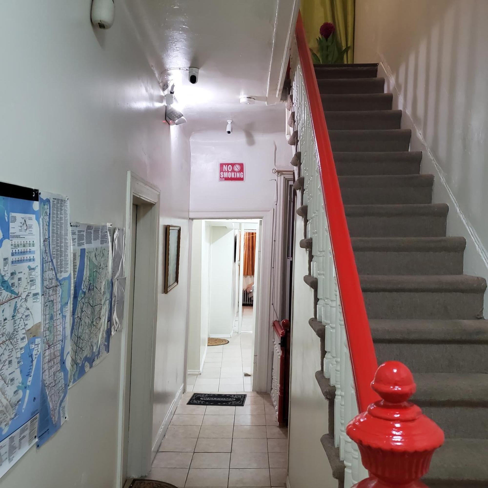 Studio And One Bedroom Apartments Нью-Йорк Экстерьер фото