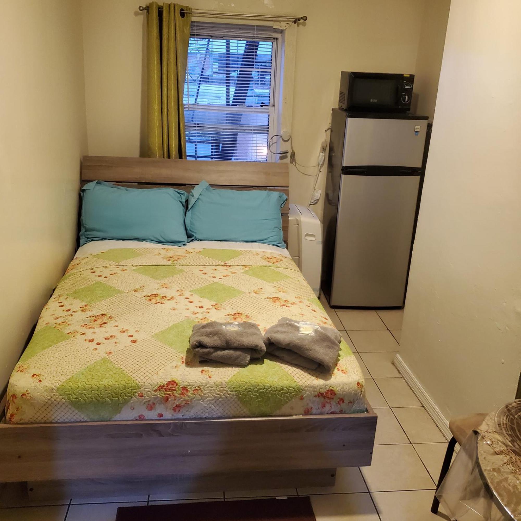 Studio And One Bedroom Apartments Нью-Йорк Экстерьер фото