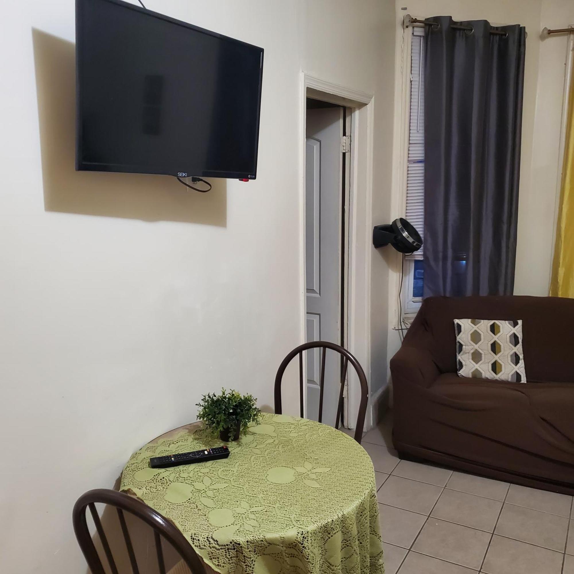 Studio And One Bedroom Apartments Нью-Йорк Экстерьер фото