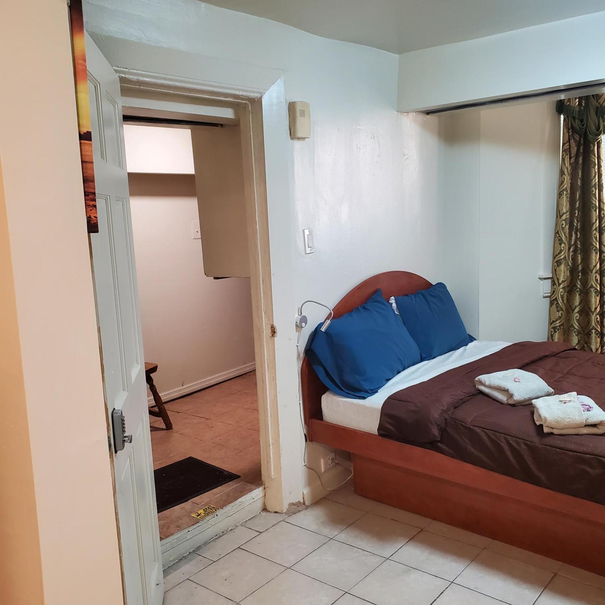 Studio And One Bedroom Apartments Нью-Йорк Экстерьер фото